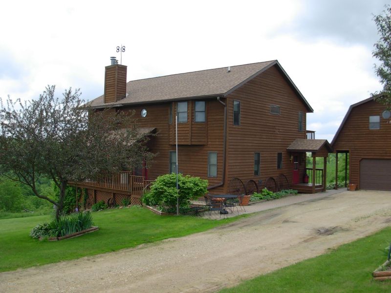 9412 Windwalker Rd, Caledonia, MN 55921