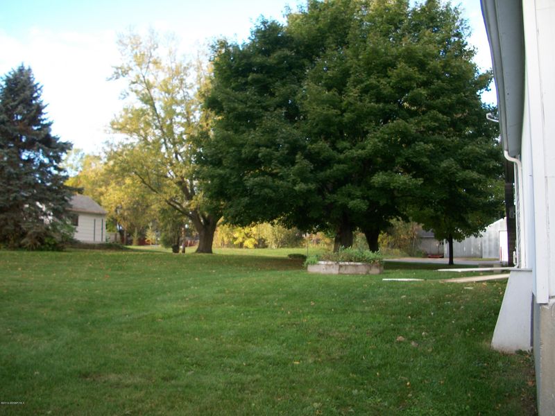 54017 270th St, Lansing, MN 55950