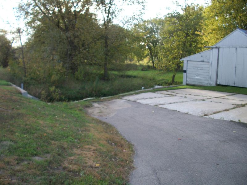 54017 270th St, Lansing, MN 55950