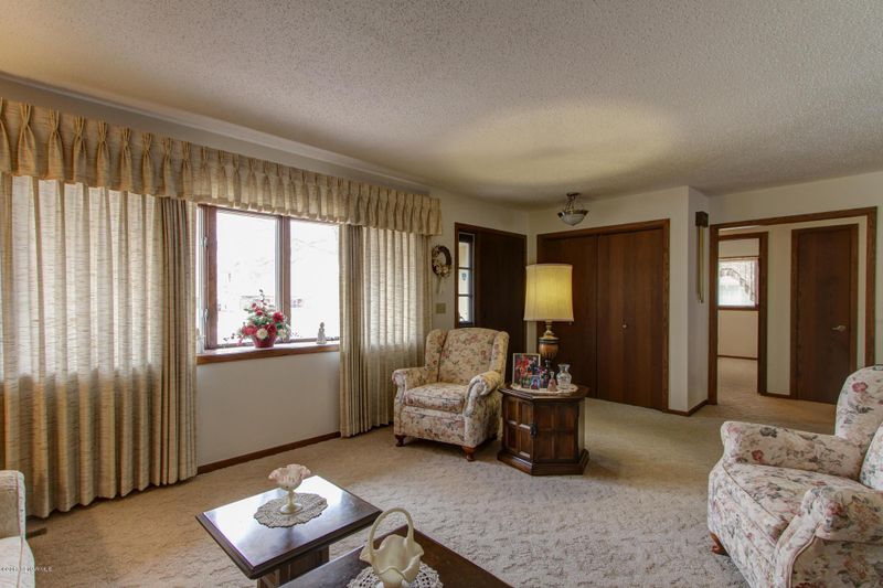 411 W 3rd St, Eyota, MN 55934