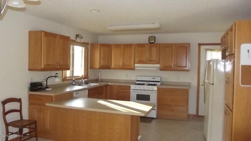 403 W Grove St, Caledonia, MN 55921