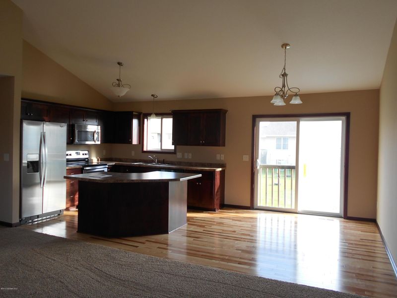806 Beach Blvd SE, Stewartville, MN 55976