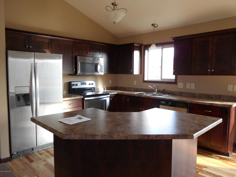 806 Beach Blvd SE, Stewartville, MN 55976