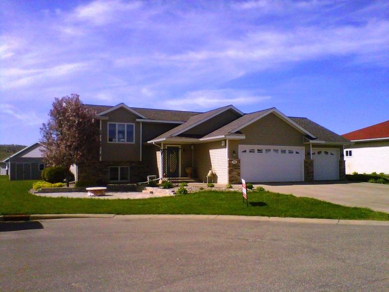 709 Circle Dr, Wabasha, MN 55981