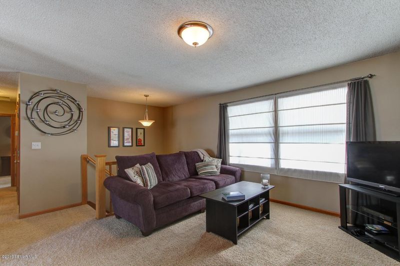 2011 37th St NW, Rochester, MN 55901