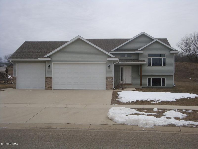 702 7th Ave SW, Pine Island, MN 55963