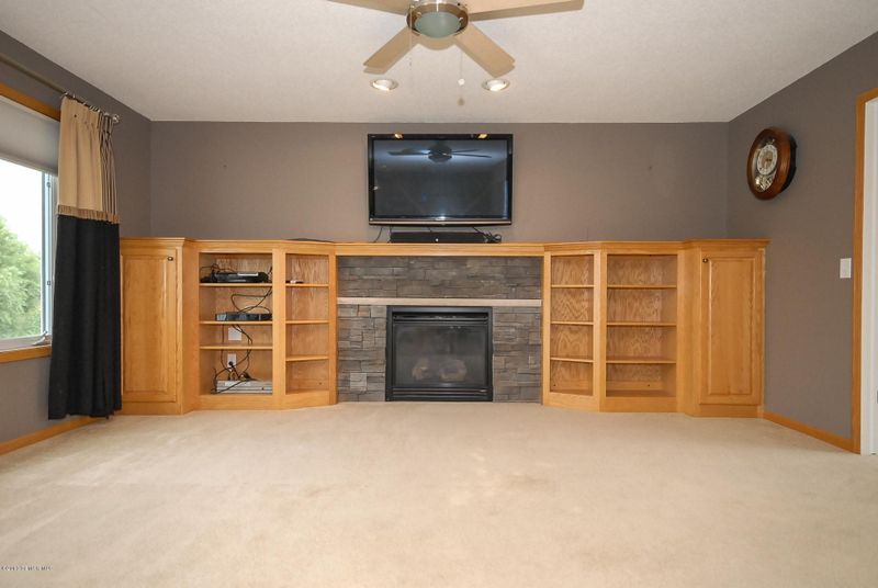 5295 Florence Dr NW, Rochester, MN 55901