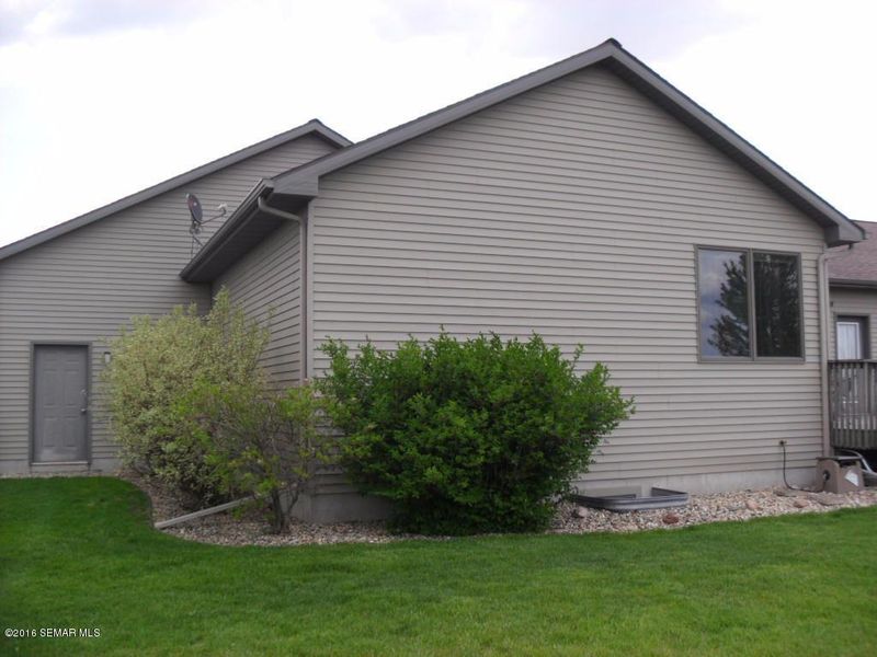 1102 27th St SW, Austin, MN 55912