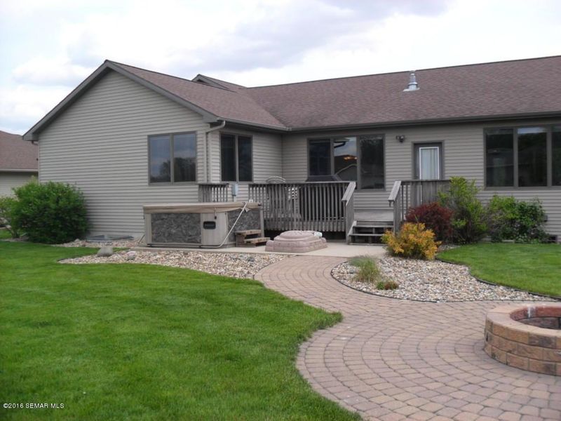 1102 27th St SW, Austin, MN 55912