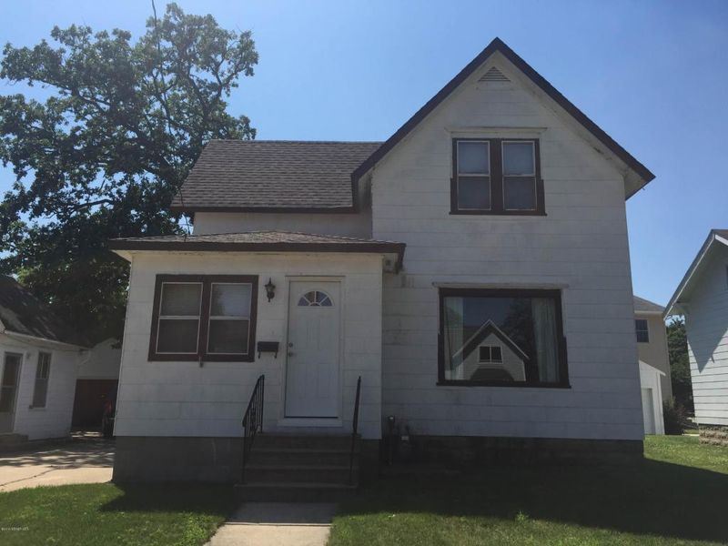 809 6th St NW, Austin, MN 55912