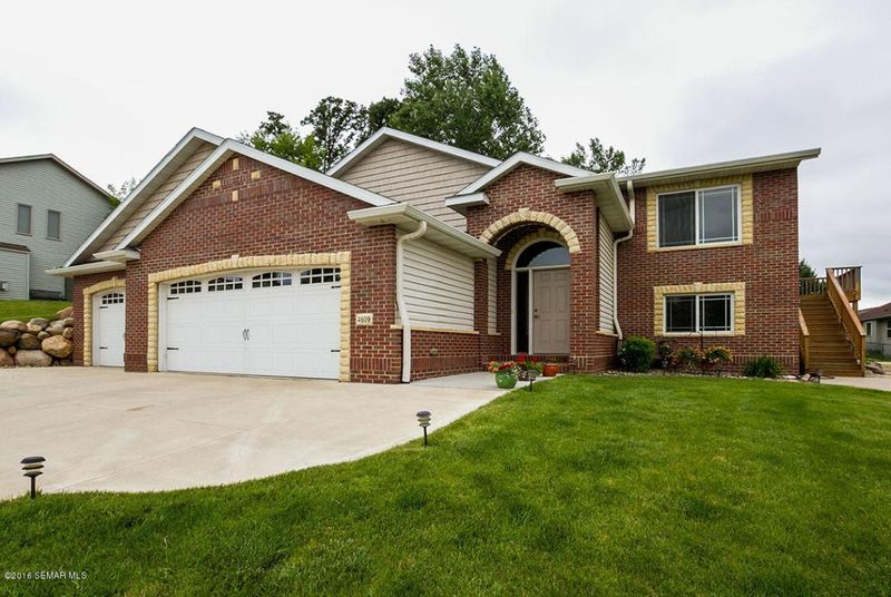 4609 Birdie Ln NW, Rochester, MN 55901