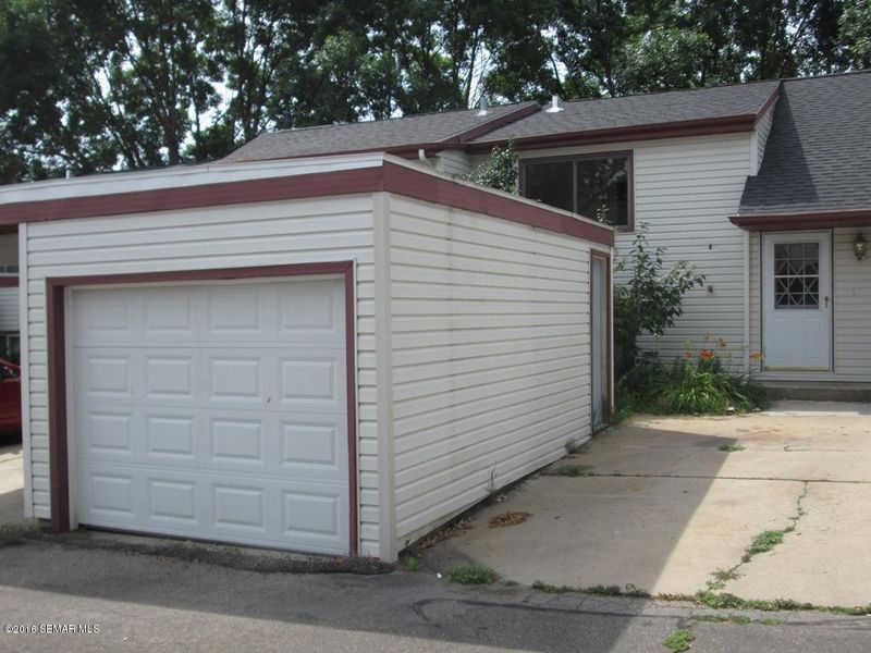 931 40th St NW, Rochester, MN 55901