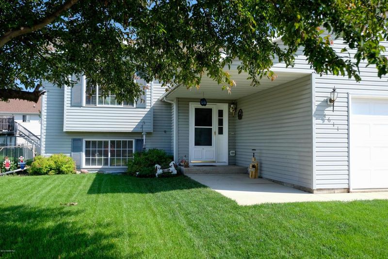 4611 58th Ln NW, Rochester, MN 55901