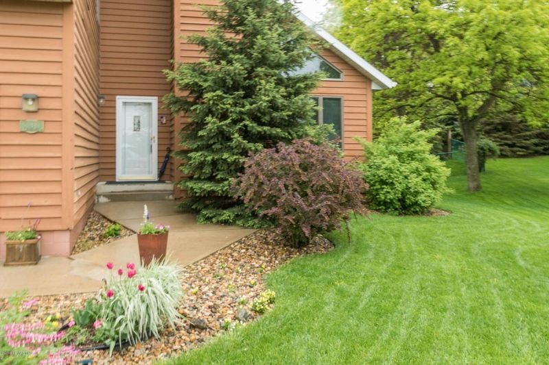 840 Spruce Ct, Pine Island, MN 55963