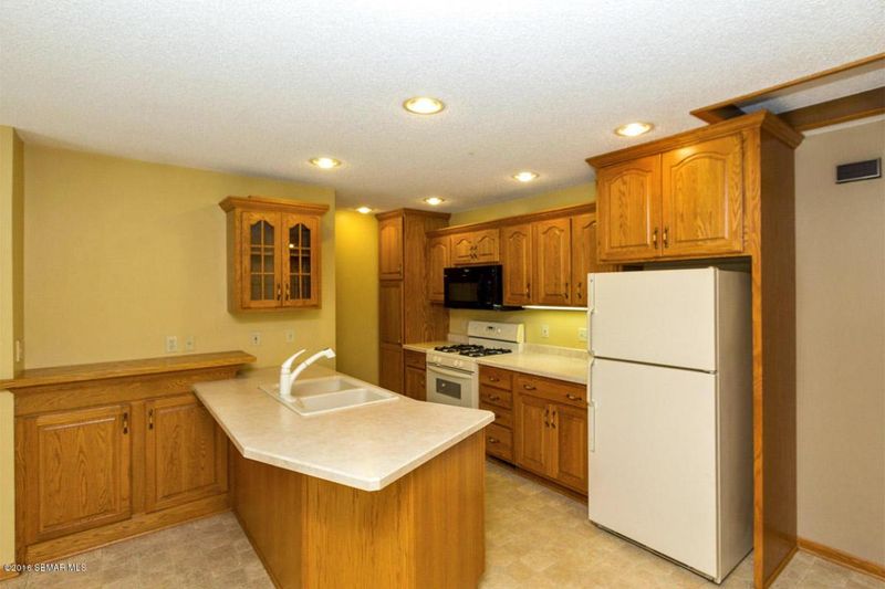 914 50th Ave SE, Rochester, MN 55904