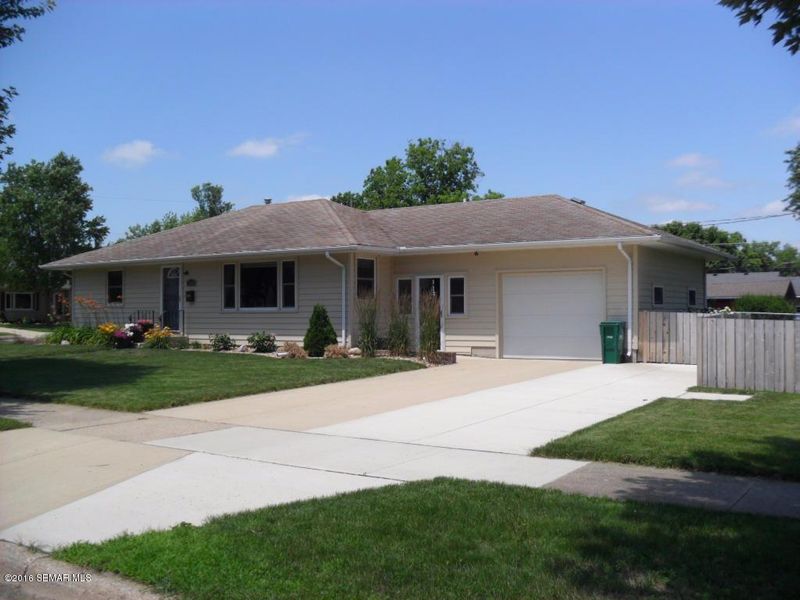 1806 3rd Ave NW, Austin, MN 55912