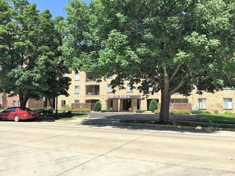800 1st Dr NW #104, Austin, MN 55912