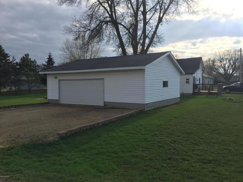 551 Chestnut St NE, Mazeppa, MN 55956