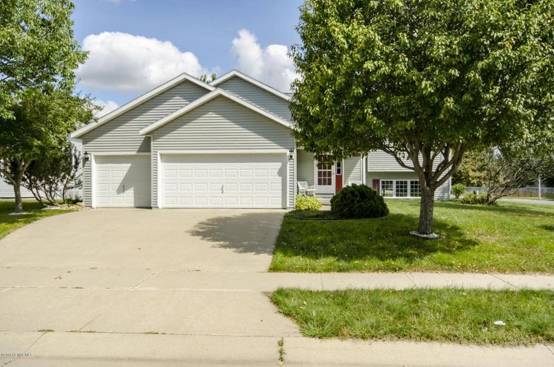 5310 Highgrove Ln NW, Rochester, MN 55901