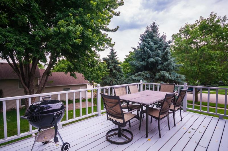 1103 33rd St NW, Rochester, MN 55901
