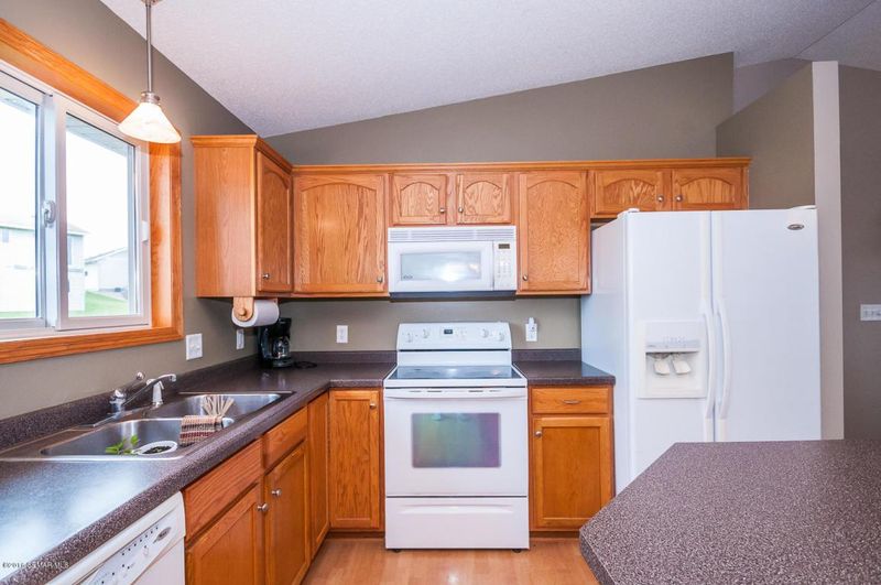 5544 51st St NW, Rochester, MN 55901