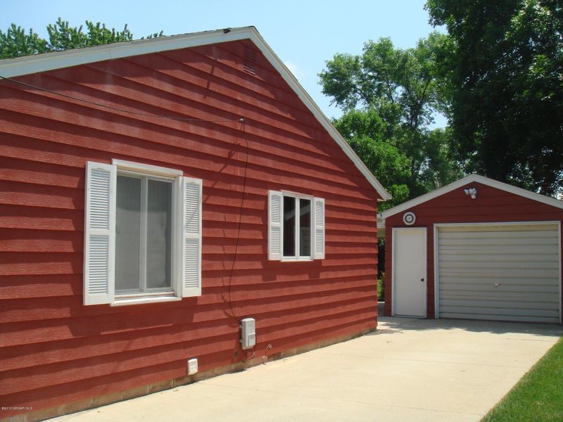 2012 4th Ave NE, Austin, MN 55912