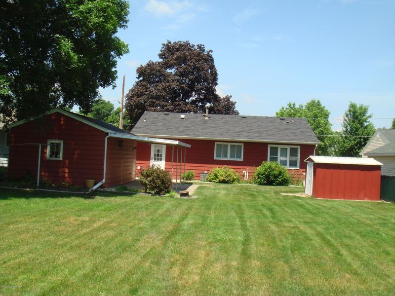 2012 4th Ave NE, Austin, MN 55912