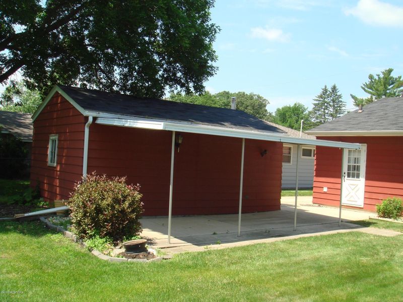2012 4th Ave NE, Austin, MN 55912