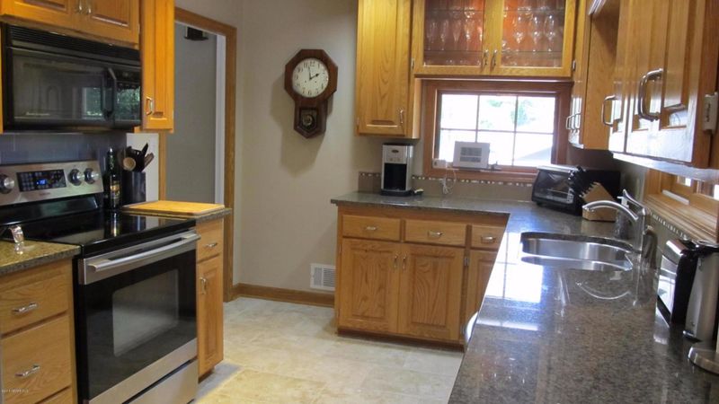 609 Ridge Rd, Owatonna, MN 55060