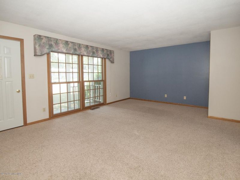 219 S 10th St, Lake City, MN 55041