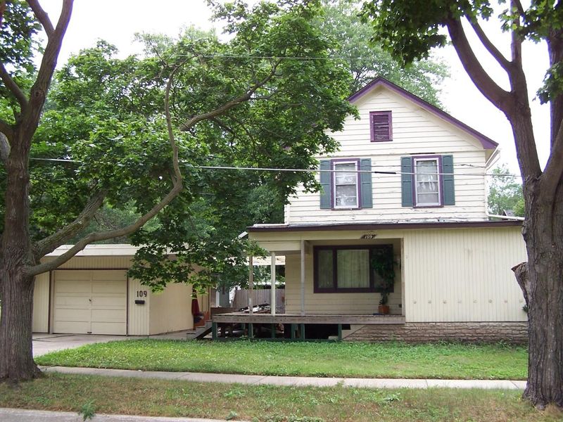 109 7th St NW, Austin, MN 55912