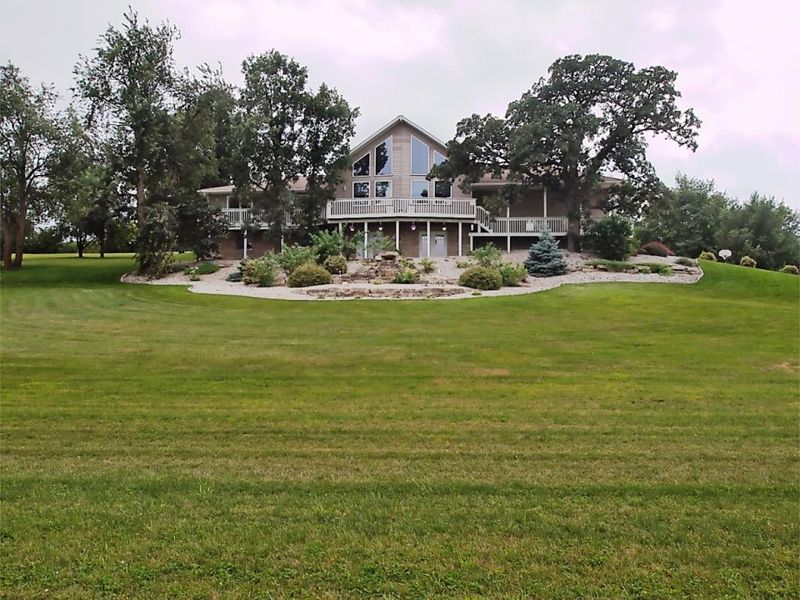 804 County Rd 142 Rd SE, Dover, MN 55929