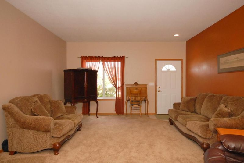 390 5th Way SE, Dover, MN 55929