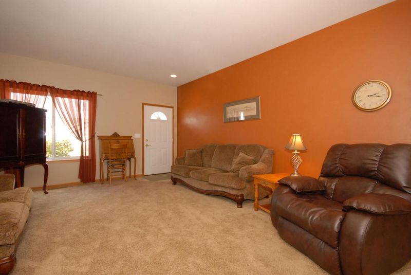 390 5th Way SE, Dover, MN 55929