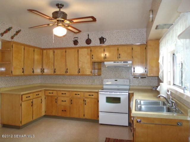 617 E 10th St, Winona, MN 55987