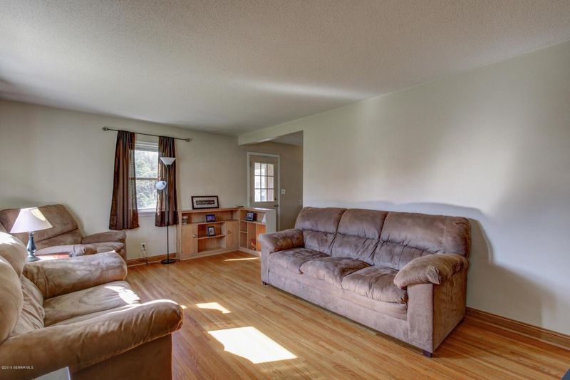 3915 Strathmore Ln SE, Rochester, MN 55904