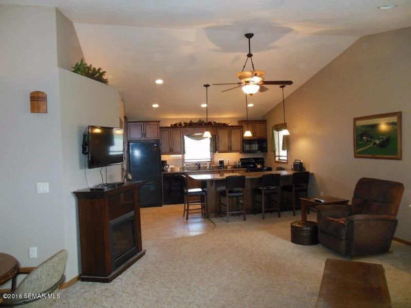 219 6th Ave W, Ellendale, MN 56026