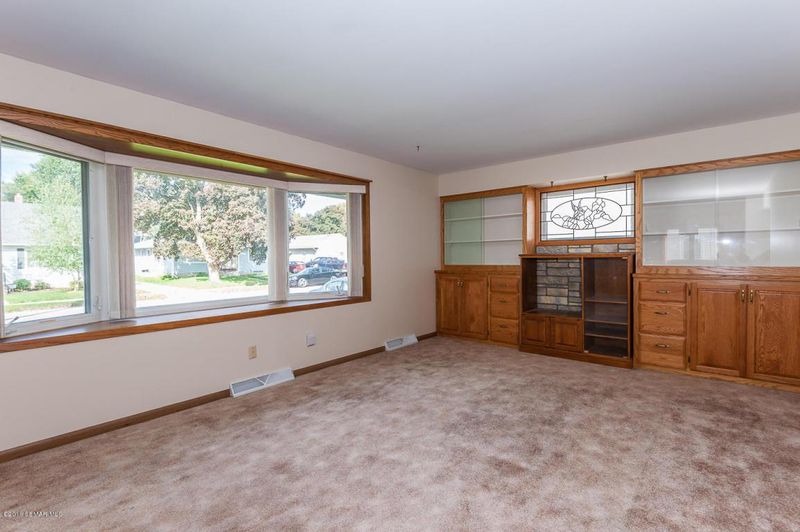 1024 9th St NE, Rochester, MN 55906