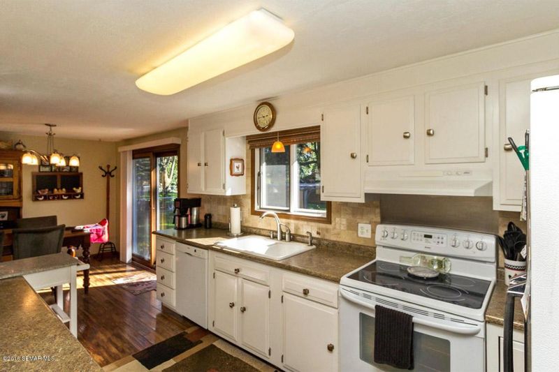 404 32nd St NE, Rochester, MN 55906