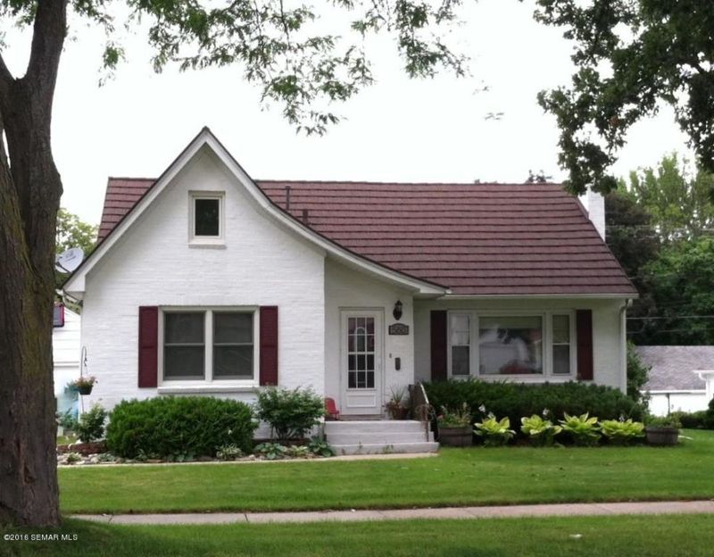 560 E School St, Owatonna, MN 55060