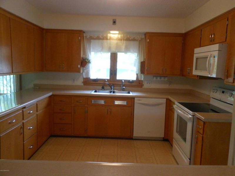 557 E 13th St, Saint Charles, MN 55972