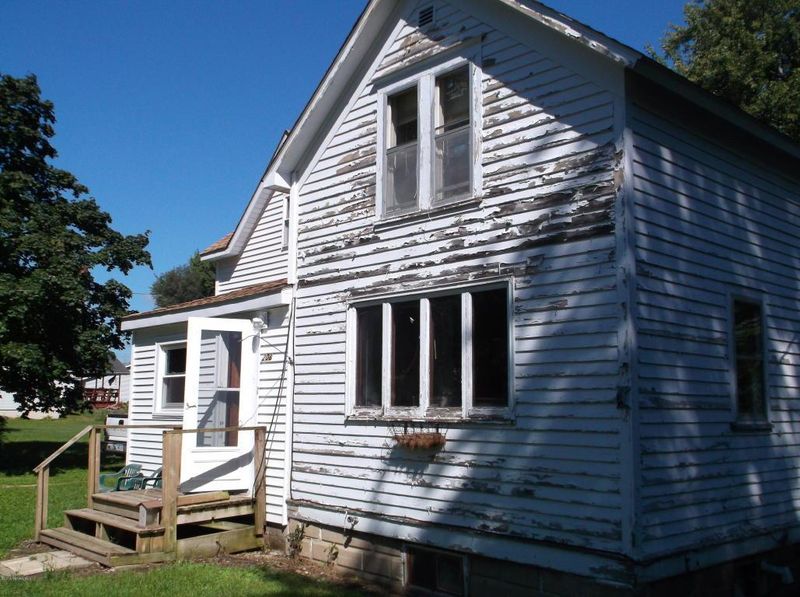 208 Pine St, Lyle, MN 55953