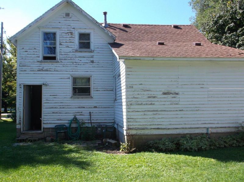 208 Pine St, Lyle, MN 55953