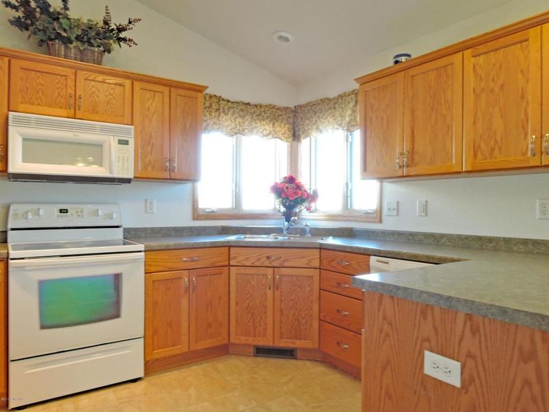 726 Willowbrook St NE, Owatonna, MN 55060