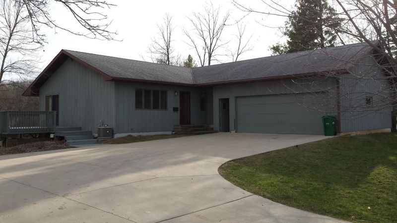 2001 8th Ave SW, Austin, MN 55912