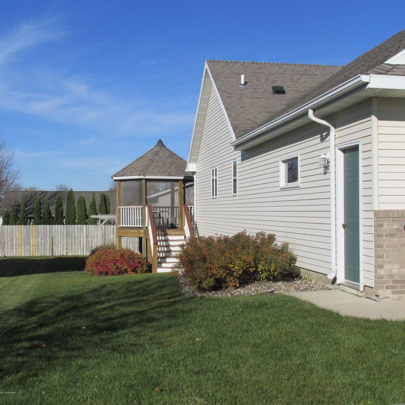 2700 10th Ave SW, Austin, MN 55912