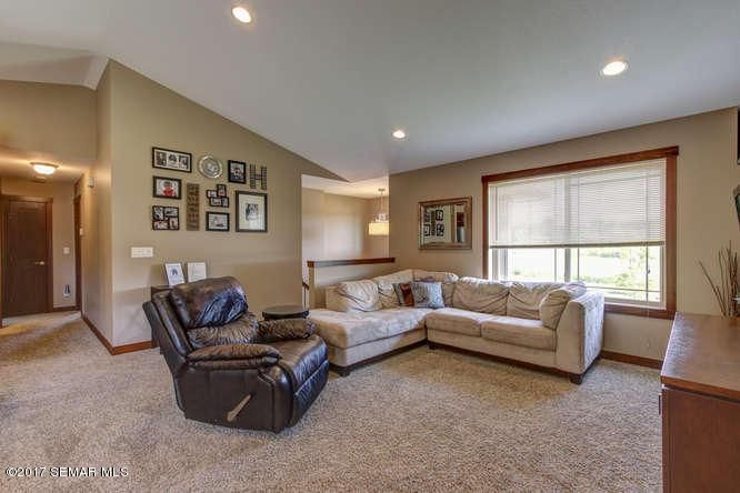 5376 Weatherstone Dr NW, Rochester, MN 55901