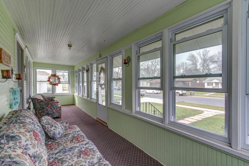 402 3rd St SW, Stewartville, MN 55976