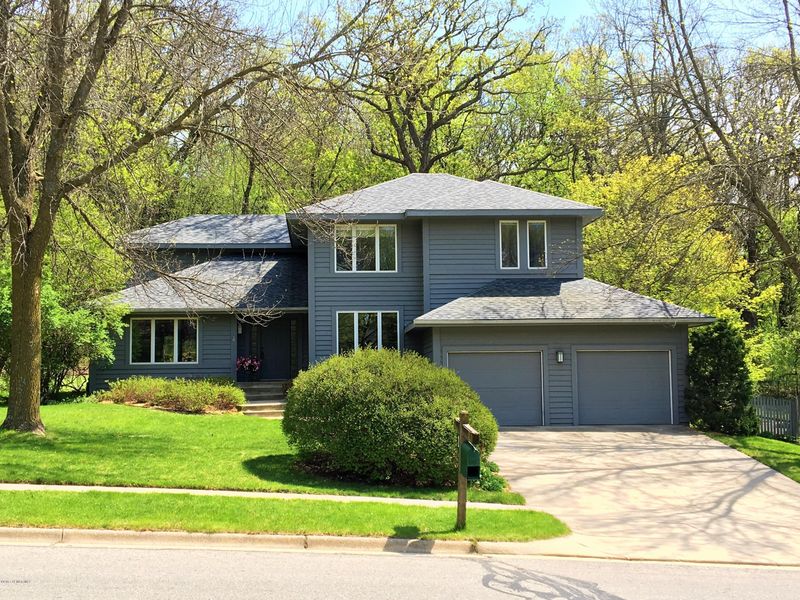 2828 Fox Valley Dr SW, Rochester, MN 55902