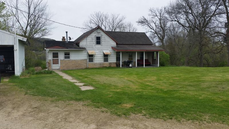 8353 State 76, Caledonia, MN 55921